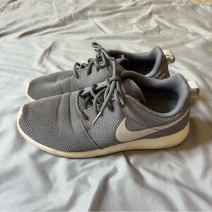 Nike Roche Tennis Shoes 🩶